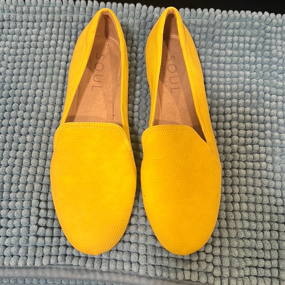 Women’s size 9 yellow soul naturalizer sandals